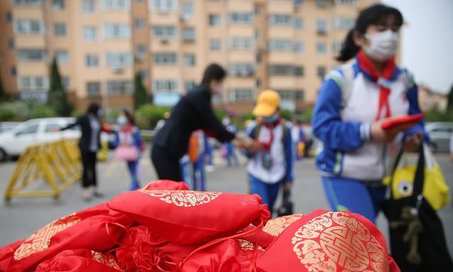 宁夏新增感染者上百例！一地中小学转为线上教学，家长：真糟心呀