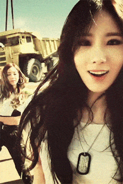 结婚时请了3个伴娘,发现这婚可能结早了...总要给别人留点机会啊