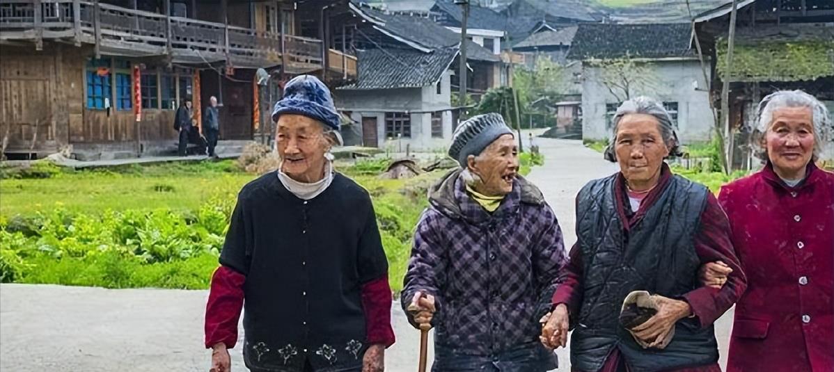 纪实:湖南百岁老人“死而复生”,第二天还打麻将,调查发现问题