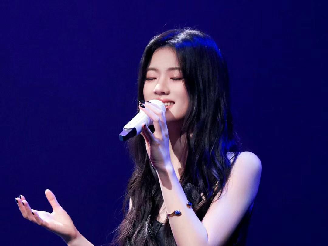 让我随风|《三体》热播,单依纯献唱插曲《让我随风》,余音袅袅,婉转动听