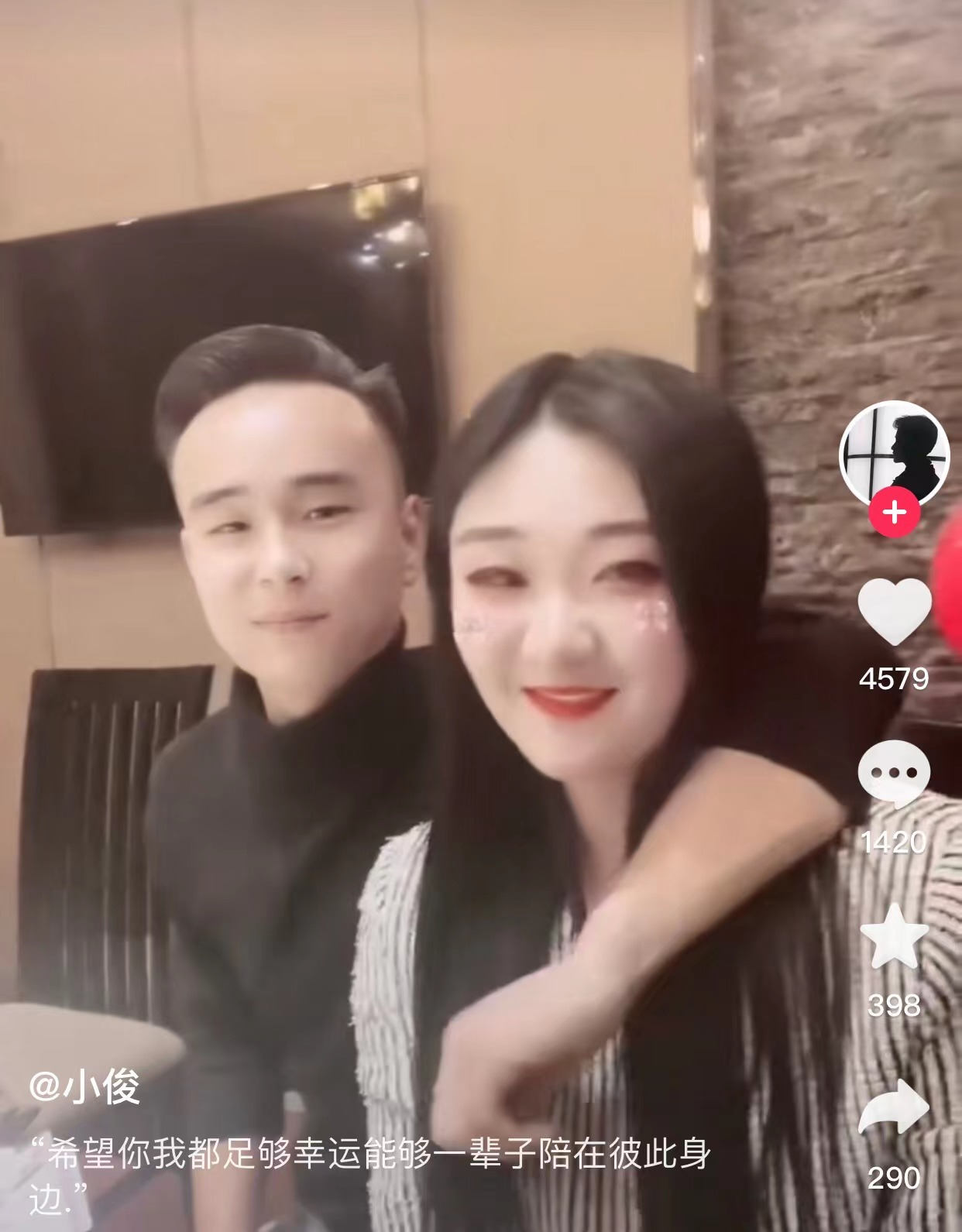 陈亚男|陈亚男疑新恋情曝光！满脸娇羞被男子搂在怀中，宣布离婚刚三个月