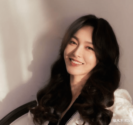 罗晋|罗晋和张慧雯拍戏，罗晋眼神太温柔，把腿压张慧雯腿上引争议