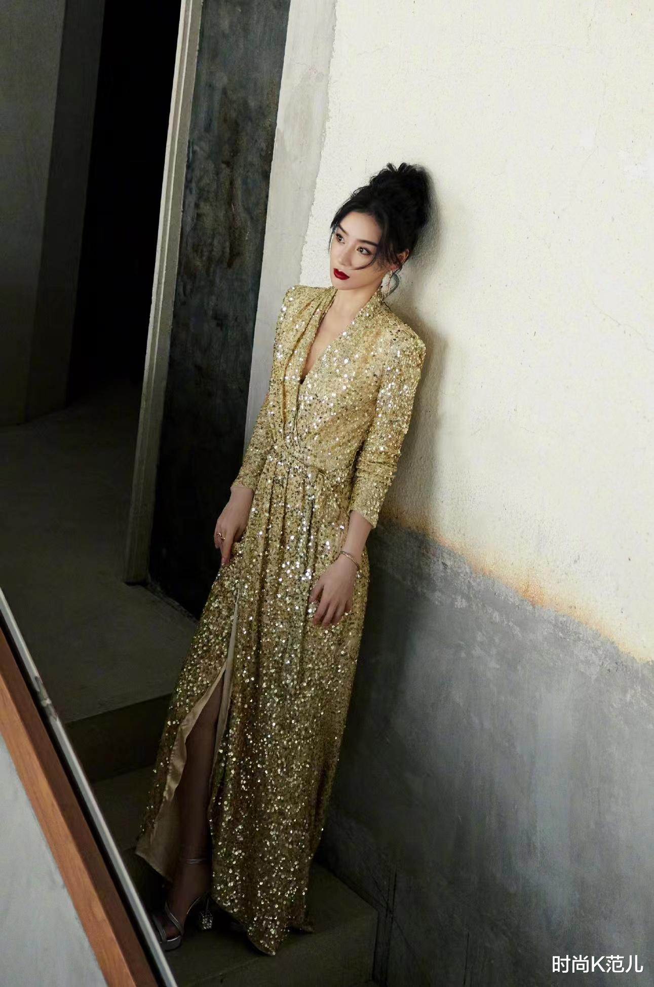 袁姗姗|袁姗姗美得不低调，一袭金色亮片长裙配大红唇，优雅又惊艳！
