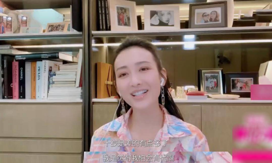 王鸥|王鸥何九华吃火锅被偶遇,二人曾一起参加婚礼,并用情侣手机壳