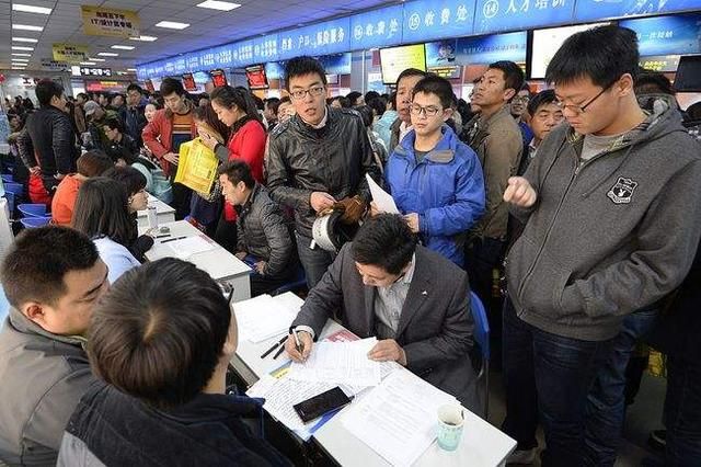 hr|HR直言：我们不招“三无家庭”学生，985学历呈现劣势，太现实！