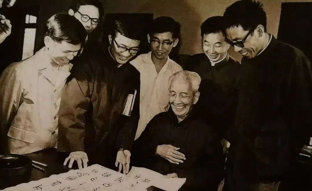 博物馆|这个工薪阶层玩收藏,结果被坑到牙疼。