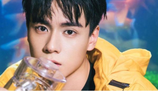 胡一天|胡一天真的是太好看了，这么多年还是很有少年感