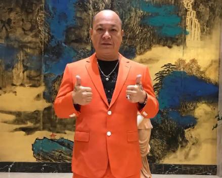 吴志雄|午马遗孀与吴志雄等人聚会，满面春光与温碧霞像两个少女