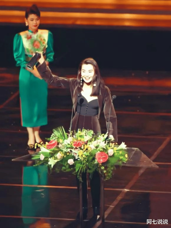 曾沛慈|张曼玉：多少片酬都不再和章子怡合作，晚年暴瘦穿地摊货依然潇洒