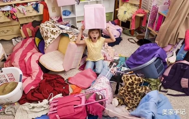 坚持断舍离的二胎妈妈,不买沙发茶几,将96㎡小家装修得“空无一物”,太漂亮了