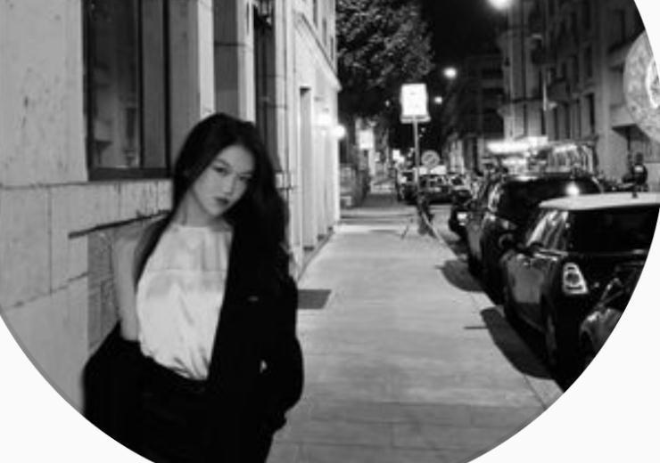 李嫣|李嫣分享街景，拍摄倒影很迷人，提前准备迎接圣诞节