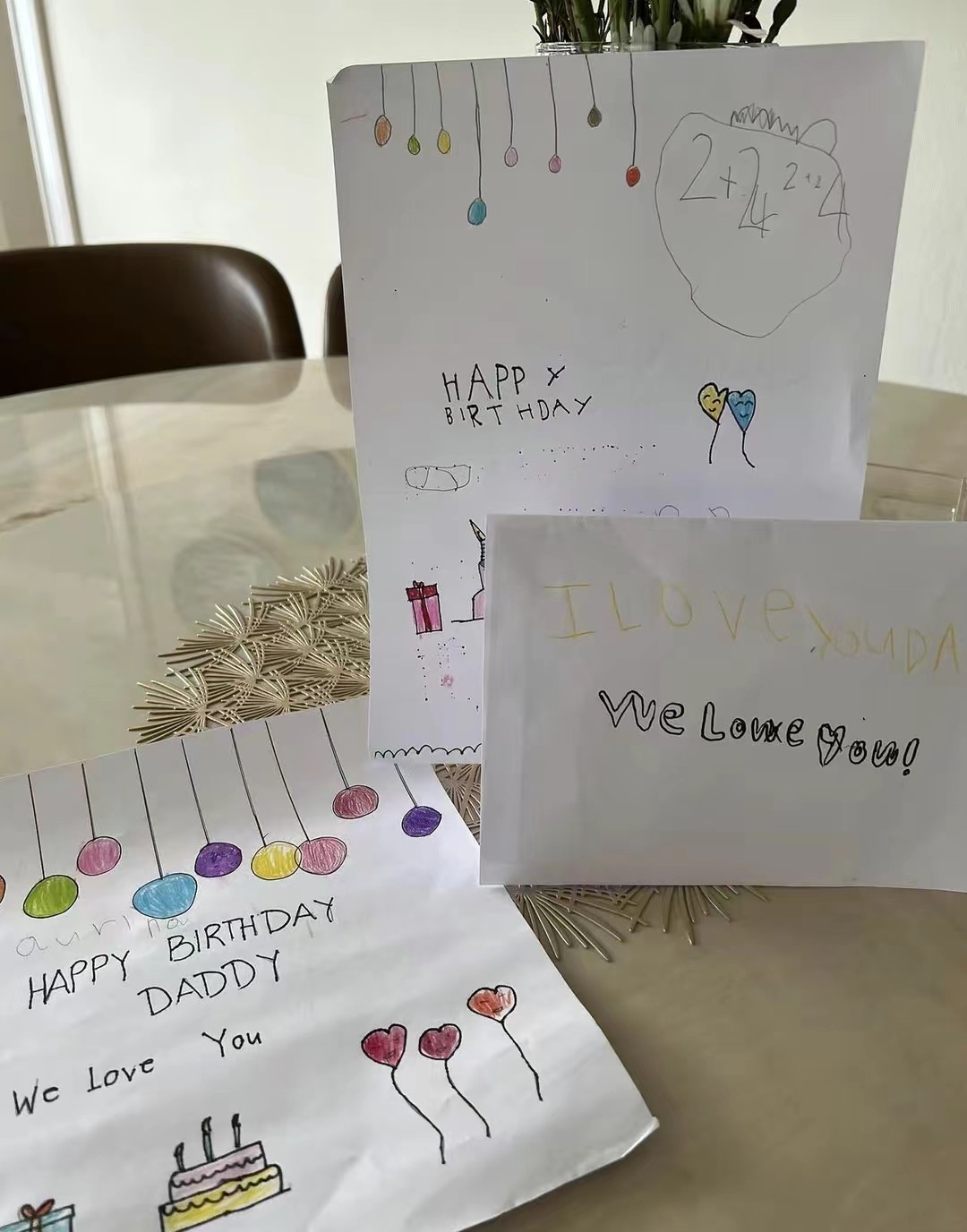 穿衣搭配 郭晶晶为事业缺席老公生日！儿子穿60元国货下厨，却被妹妹抢风头