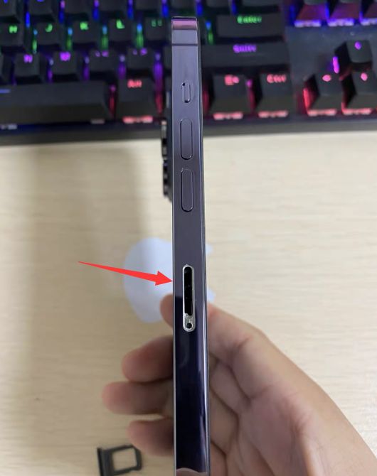 |买来就是大修机!网友超低价入手美版卡贴iPhone14Pro Max!