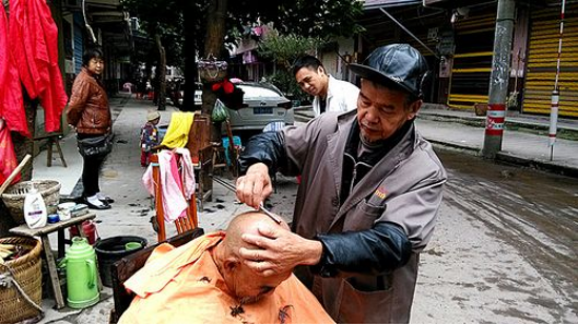 电子商务|理发店不受电商冲击，为何生意也不景气？行业内奇葩现象被揭开