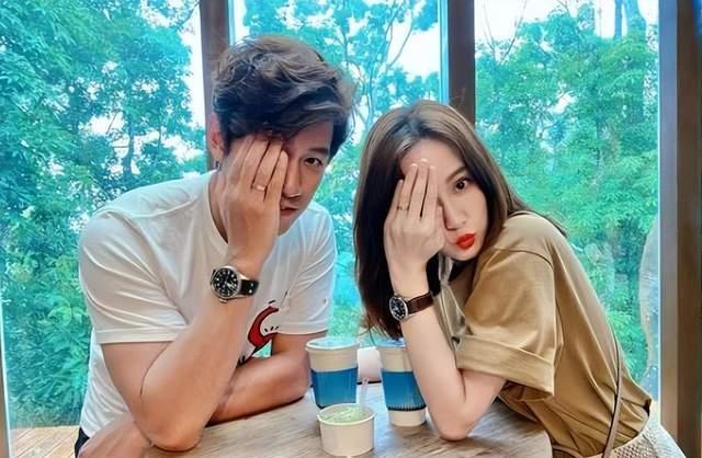 陈乔恩|陈乔恩携老公艾伦与好友聚餐,身着灰色毛衫,又美又飒