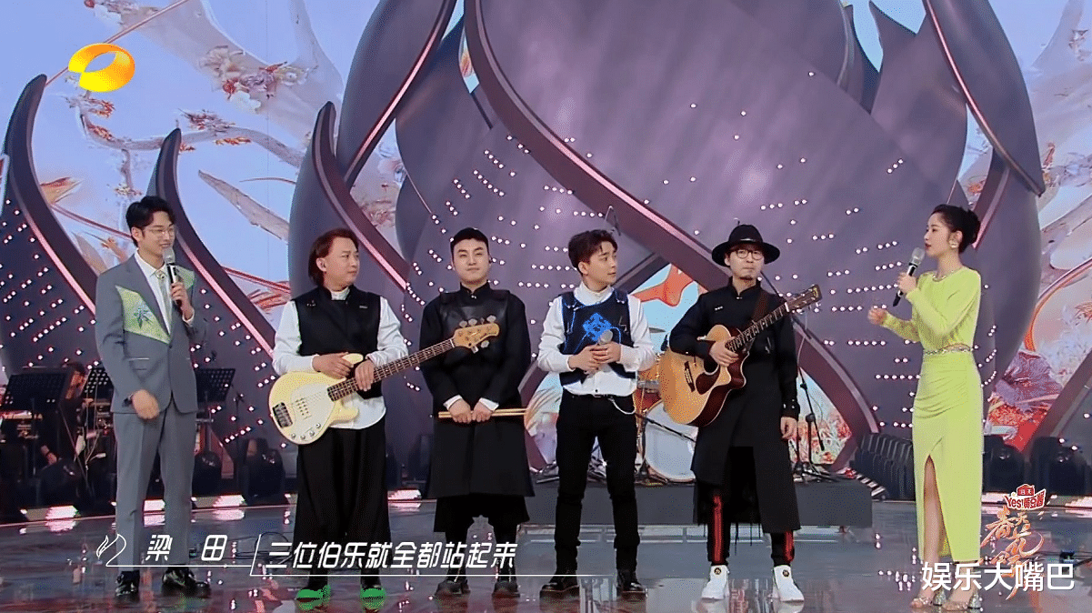 王牌对王牌|《王牌7》延期三次后总算迎来复播，不料收视却被这档新综艺反超