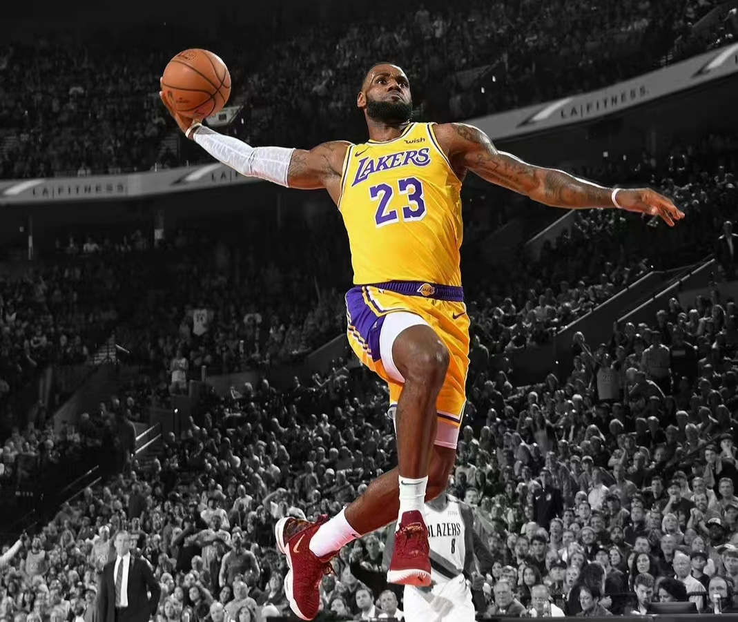 迈克尔·乔丹|生涯场均20+5+5有多难?个个都是巨星,有一人却被视为毒瘤