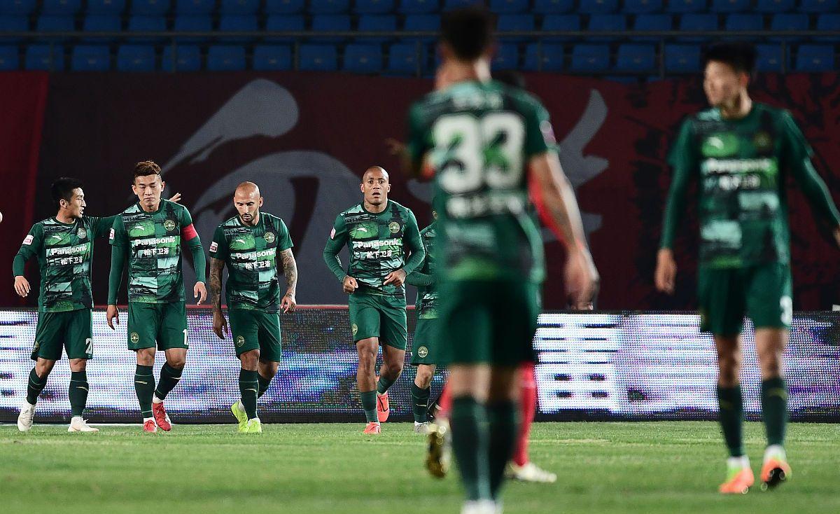 衬衫|1000场历尽千帆，15: 00卫冕冠军主场力争3分，足协添乱初心不改