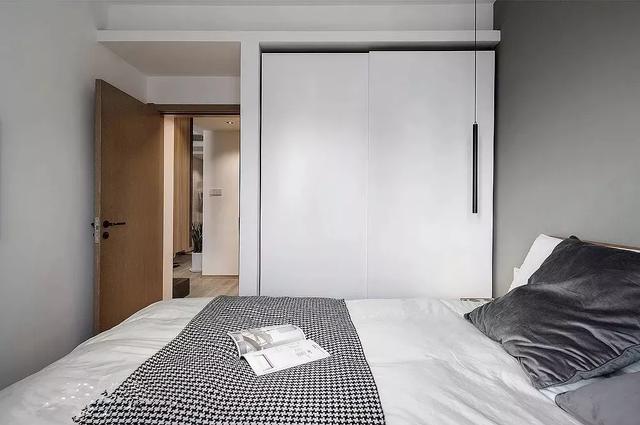 你还在买衣柜？聪明人都开始“挖墙”装衣橱了，漂亮还省空间