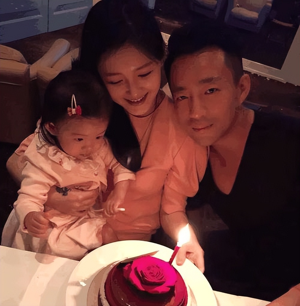 汪小菲|汪小菲曝料大S月服23万违禁药，曾多次被其抢救，S妈痛哭回应此事