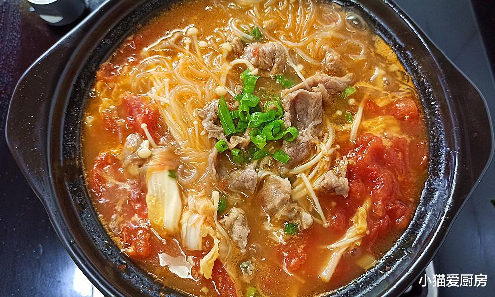 天气慢慢变冷，来一锅热乎乎的番茄肉片粉丝煲 ，吃完浑身暖和