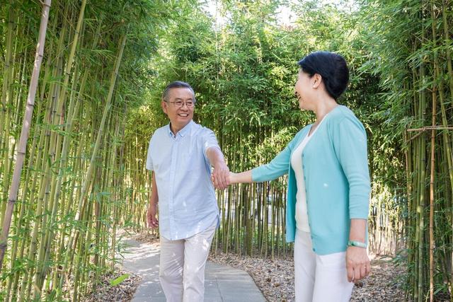 我退休金5千,存款45万,却因年轻时走错三步路导致晚年过得凄惨