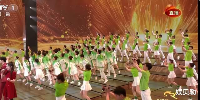 春晚|春晚的10个尴尬:吴磊有点冤、秦岚疯狂、脱口秀失灵不搞笑