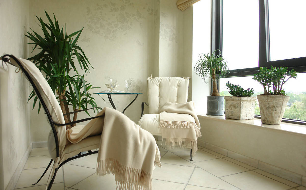 23层高楼，几乎每家阳台都是玻璃护栏，物业说更美观，合理吗？