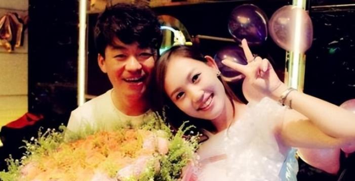 王宝强|各自安好？马蓉移居国外开始新生活，王宝强冯清相恋多年感情稳定