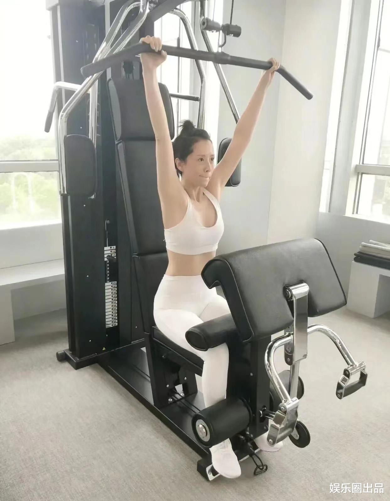 海清|海清健身照曝光，穿露脐背心身形饱满，素颜朝天依然迷人