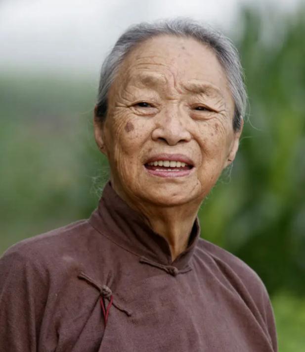 柏青|演员柏青去世后，老伴留在村里不愿离开，守着两人的回忆直到现在