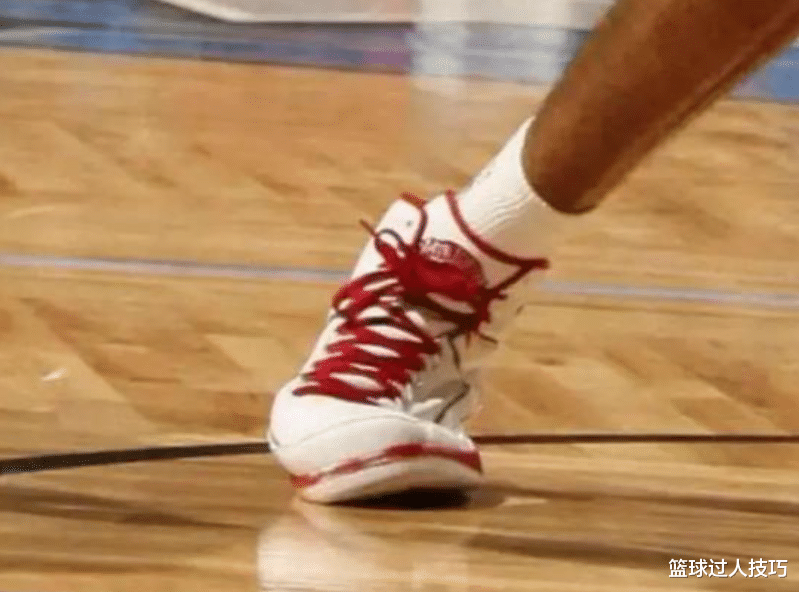 泰·劳森|NBA对抗强度：布歇一拳将马克西的嘴打歪，马努变向将球鞋踩烂