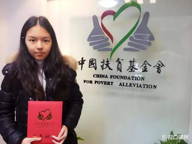 李咏|李咏女儿近照曝光，小时候被称为“最丑星二代”，如今亭亭玉立