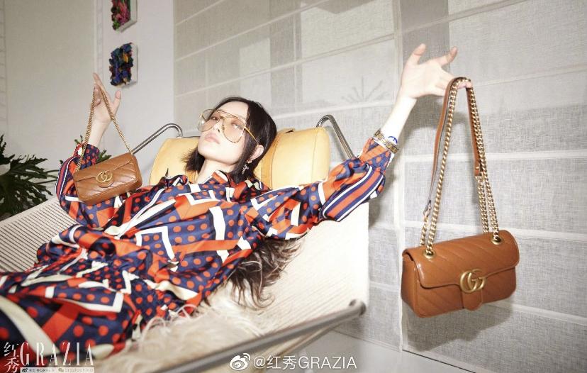 撞衫|撞衫不可怕，谁土谁尴尬！中韩女星穿同款衣服，差距一目了然