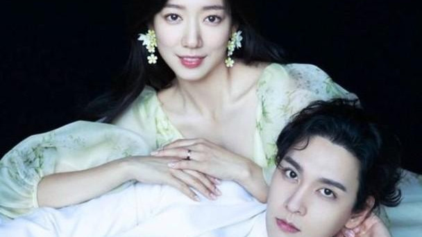 朴信惠|结婚一周年，朴信惠与老公崔泰俊再度蜜月，夫妻罕见同框秀恩爱