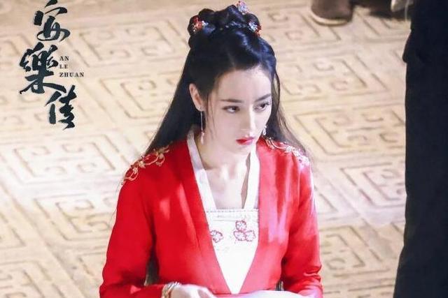 迪丽热巴|迪丽热巴又一部古装剧敲定，跟龚俊合作出演，养眼阵容不追可惜