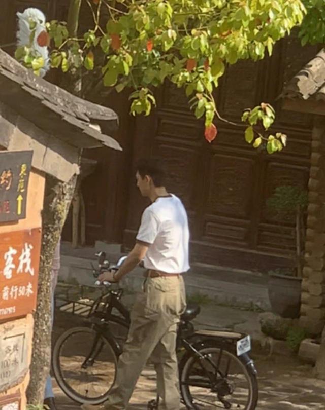 刘亦菲|刘亦菲李现新剧路透，神仙姐姐身材引争议，网友：背影一点也不仙