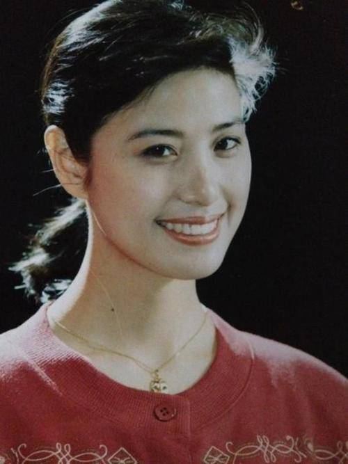 |他是国家一级导演，因妻子不接受丁克转身嫁人生子，至今孤身一人！