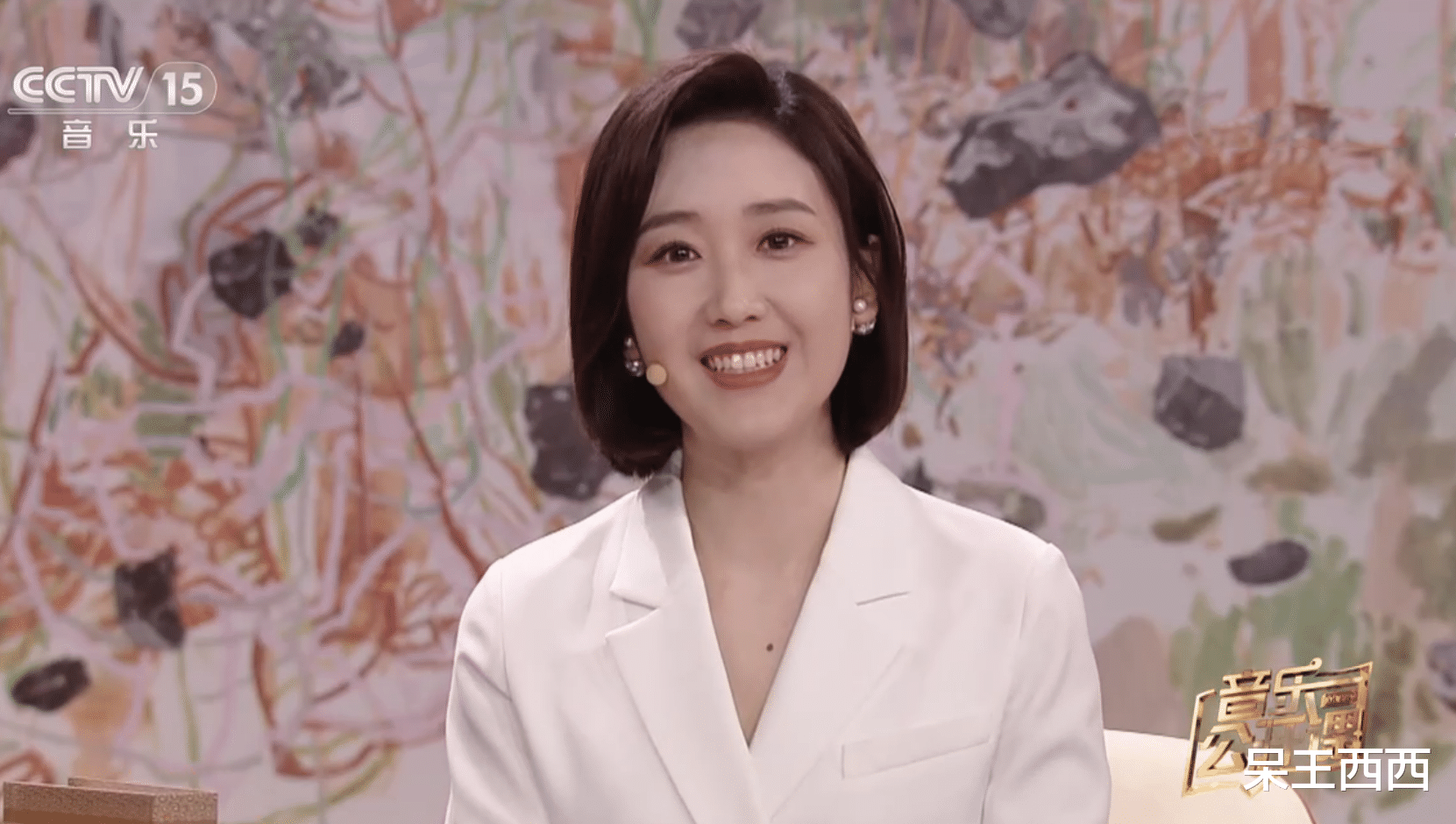 主持人|主持人大赛选手被重用,邹韵成功转型,王嘉宁成撒贝宁搭档