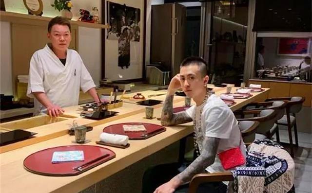 秦奋|日本寿司之神招待秦奋照片曝光，比王思聪低调？揭秘带汗液才好吃