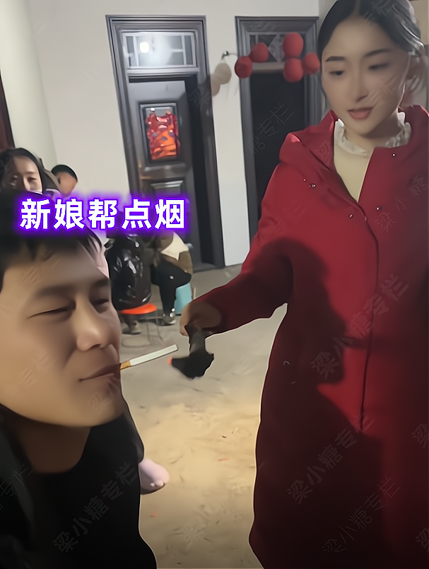 伴郎在婚礼上戏耍新娘，只因帮其点烟