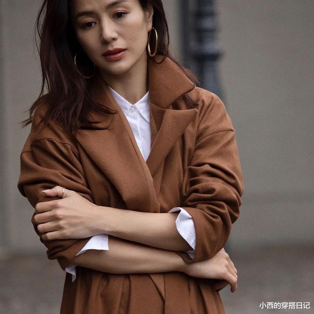 穿衣搭配 45岁的她太会穿衣服了，简约温柔优雅