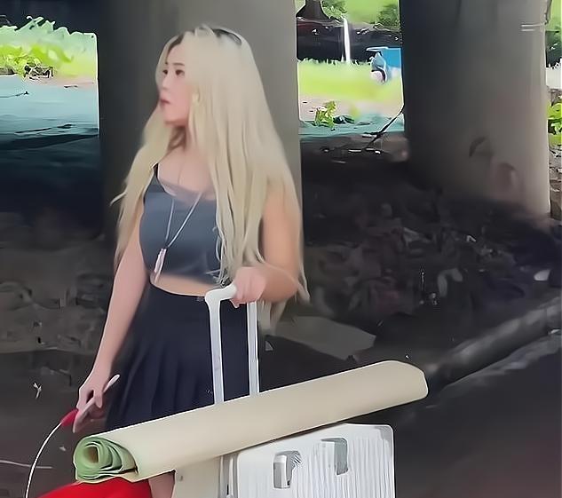 特斯拉|回顾：金发女子睡桥洞找工作，要求日薪过千，称曾在东莞月薪5万