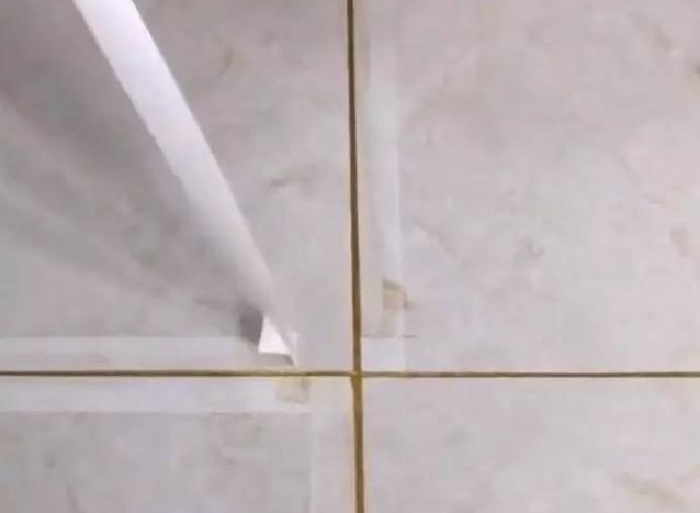 瓷砖美缝怎么做?我家用一年就黑了,真后悔当初没听师傅的话!