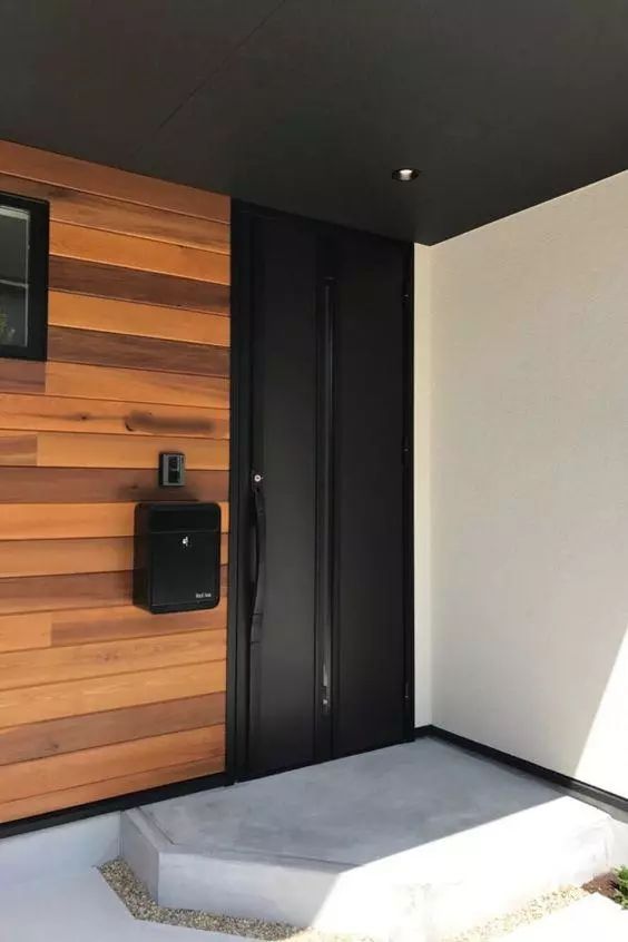 客厅阳台也不装推拉门,用木板抬高20公分,好看又实用