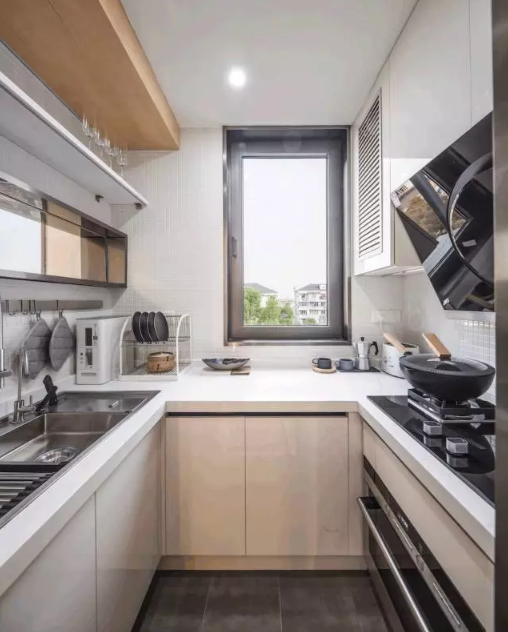 客厅|34㎡挤5口人，每天忙着琴棋书画，极度拥挤，孩子降临成大灾难