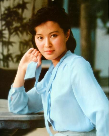 方舒|方舒：被屠洪刚抛弃，20年独自抚养女儿，那英道出她的难言之隐