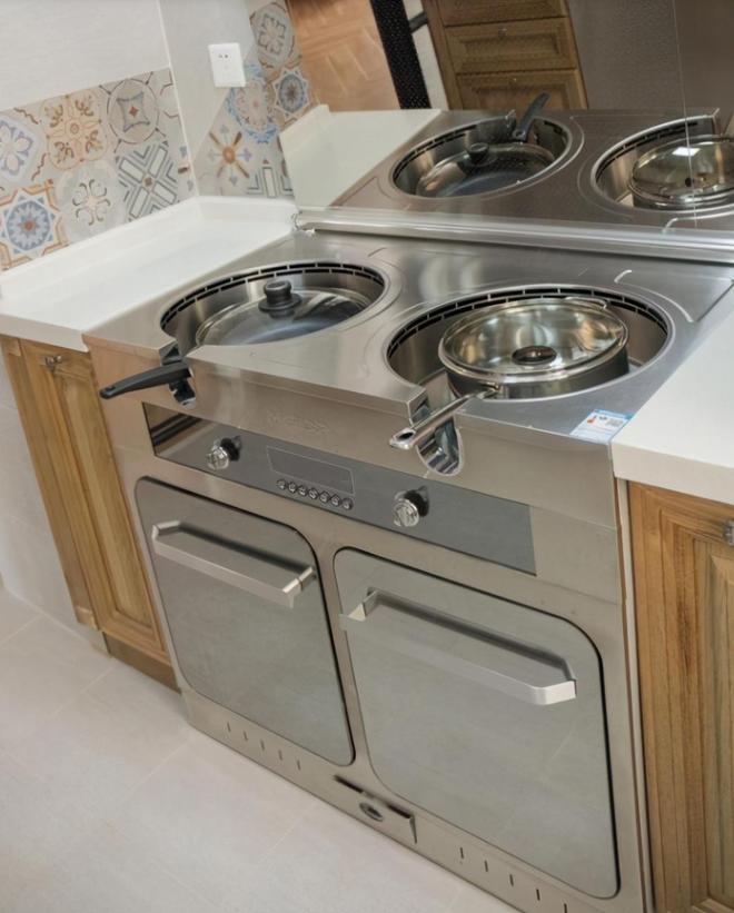 新房装修媳妇坚持主见,客厅墙上打个洞,硬装花费18W,效果绝了