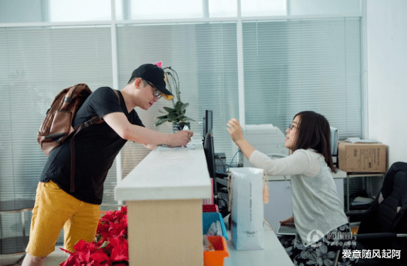 |在工作中，如何判断自己的同事是不是值得交往的？