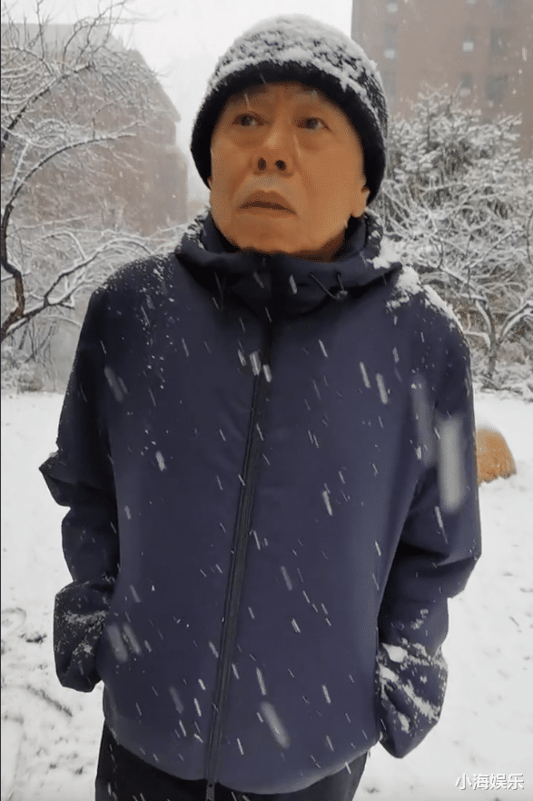 潘长江|同样是雪天拍段子，冯巩留言区太暖心，潘长江却被嘲讽：别卖惨了